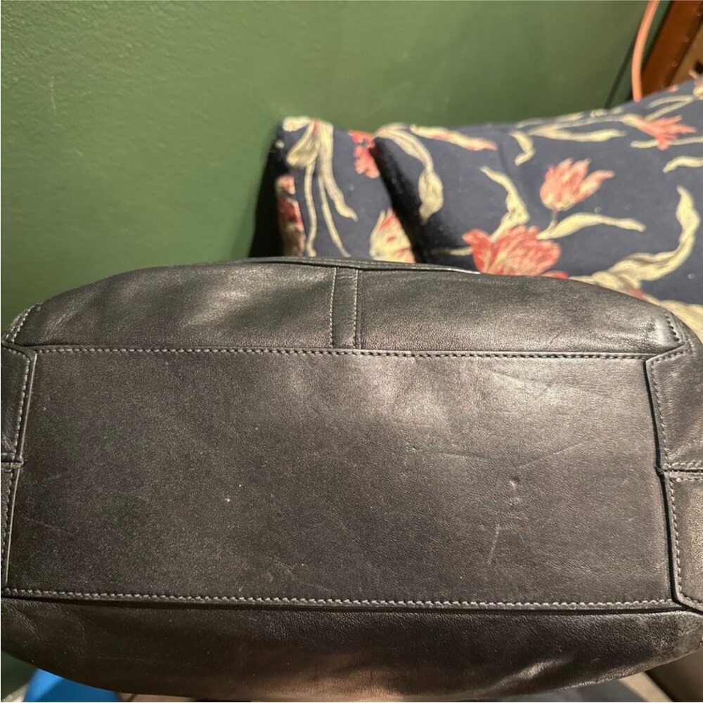 Coach Bleecker Legacy Stripe
F14383 black leather vintage tote w/double handles. - Picture 16 of 16